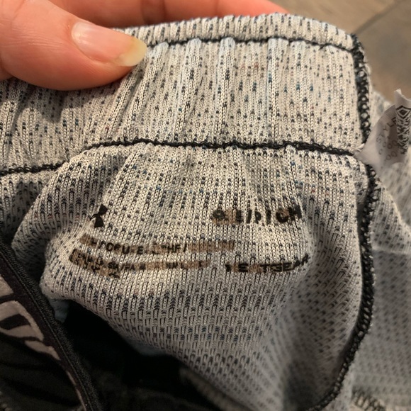 Black Under Armour Shorts with pockets(size Small) - Picture 7 of 8